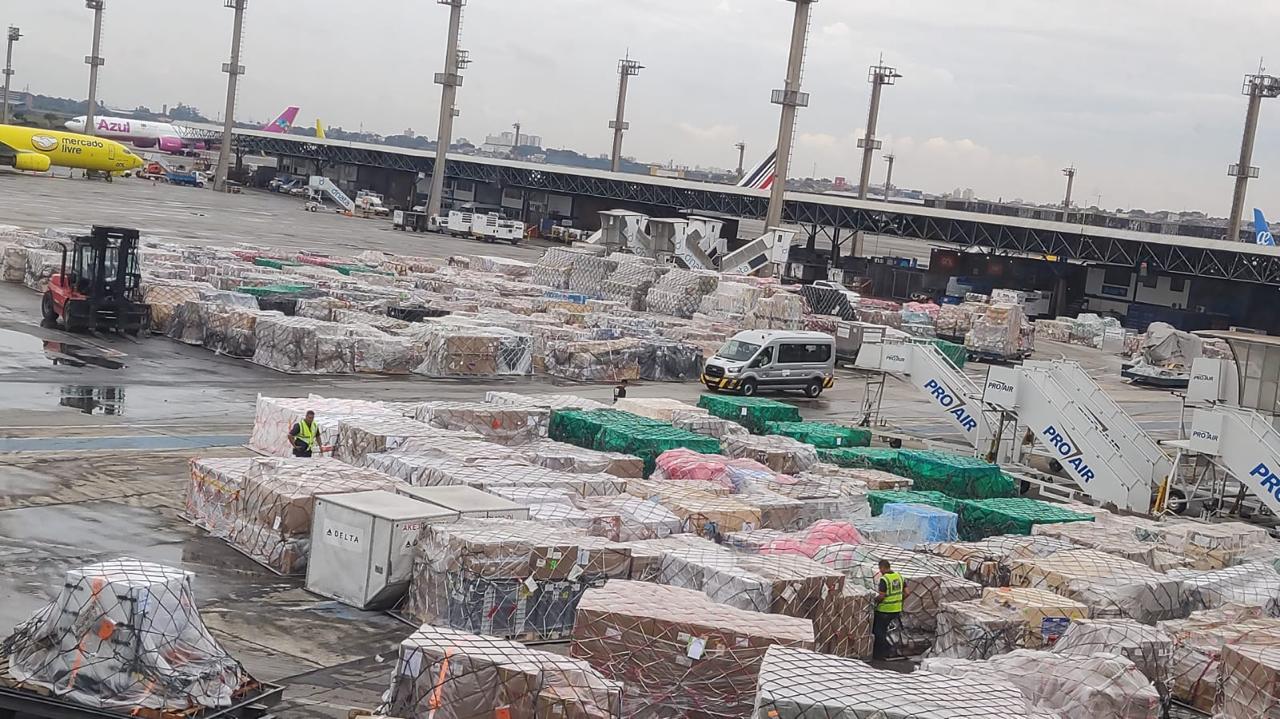 Logística Internacional em Alerta: Atualizações Importantes sobre Aeroportos e Portos no Brasil